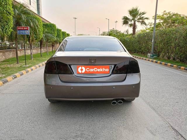 https://images10.gaadi.com/usedcar_image/3430724/original/used_car_2756940_1682169385_ee3f9f3d-e580-414c-9044-ffef815b1596.jpg?imwidth=6402