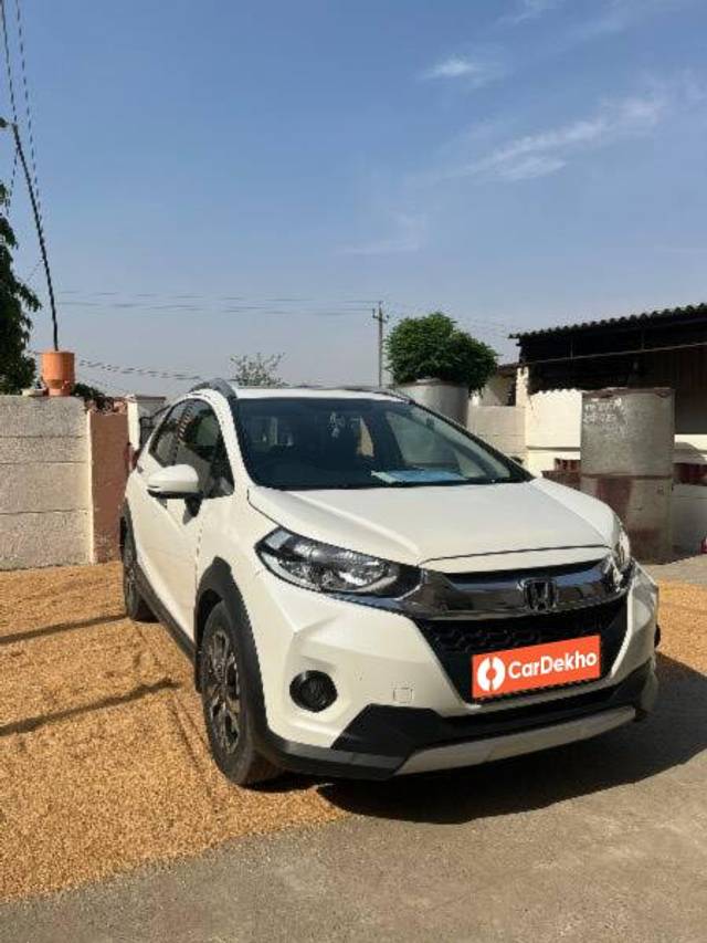 https://images10.gaadi.com/usedcar_image/3432158/original/6e70db52-e26c-4c95-b148-66a6bc775723_778ee292-06ba-445d-b7bf-0a8f4c6c7bbb.jpeg?imwidth=6400