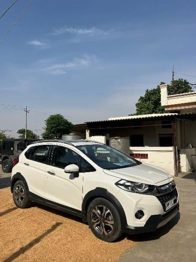 https://images10.gaadi.com/usedcar_image/3432158/original/e967211c-a757-4cb2-848b-2f5d9950e9da_778ee292-06ba-445d-b7bf-0a8f4c6c7bbb.jpeg?imwidth=6401