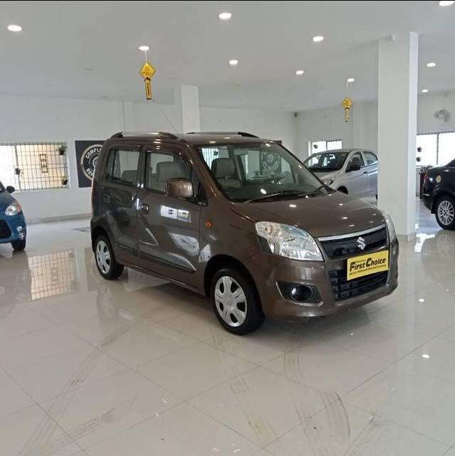 https://images10.gaadi.com/usedcar_image/3433701/original/5884968b-42dc-4de6-848d-771521f53cb9-front_right_view-20230325152935_ff41af55-26de-430e-b32f-62bc34399dce.jpg?imwidth=6400