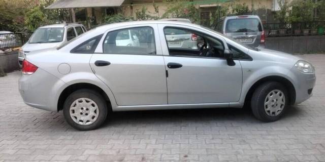 https://images10.gaadi.com/usedcar_image/3434076/original/d0867fe7-0d74-4214-84ea-035762cc9a3b-VCC_IMG_1682420256500_1729338_97_1682420312_6f06cb5c-6ea4-4136-bff1-d324e2c57ec3_45db08f3-1697-4ea9-af05-6fcf2384f1ca.jpg?imwidth=6401