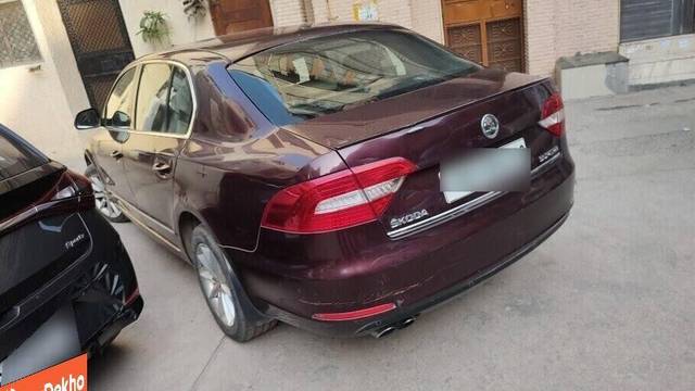 https://images10.gaadi.com/usedcar_image/3434217/original/397be14c-fe41-4192-8198-388667f7248c-VCC_1729298_95_1682439302_bd6d11c1-978e-43a0-af55-31f946b2ef20_41c53060-9a8e-4160-b1d6-080cfa585ced.jpg?imwidth=6402