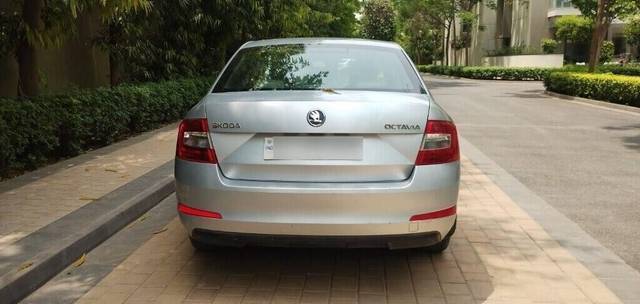 https://images10.gaadi.com/usedcar_image/3434398/original/5c7b4b4e-ff47-462e-b437-fcddce5d5ae0-VCC_1729515_96_1682495479_e56098d2-41b1-4f86-8250-5e21ce4e255f.jpg?imwidth=6402