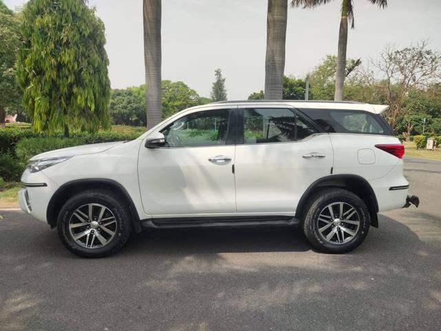 https://images10.gaadi.com/usedcar_image/3435566/original/used_car_2761038_1682756578_ac0eb666-6fd8-4d42-88ca-ac5509ff8893.jpg?imwidth=6400