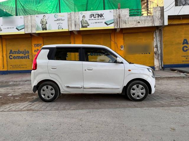 https://images10.gaadi.com/usedcar_image/3436010/original/f34277c4-1ce4-456b-9cc8-a7948394b653-rear_right_view-20230429142338_d2c1e736-13f5-49de-82c8-9b37f75eb333.jpg?imwidth=6400