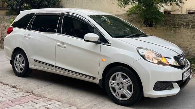 Honda Mobilio एस रेनफोर्स्ड i-VTEC Second-hand 2015 Honda Mobilio एस रेनफोर्स्ड i-VTEC for sale in New Delhi