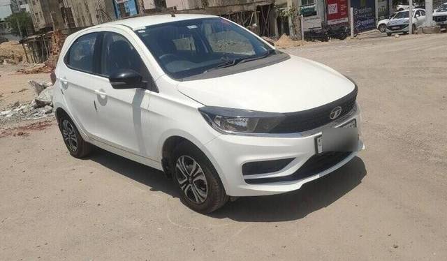 https://images10.gaadi.com/usedcar_image/3440046/original/60e72128-5f8b-4317-84ea-6a236f8a4eda-VCC_1731659_116_1683104788_b75d0c35-aa15-4d9f-bb4e-820ee4f1be0b.jpg?imwidth=6400