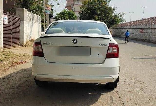 https://images10.gaadi.com/usedcar_image/3440451/original/331bd416-2925-4fdd-8b67-7bfeafec5cb6-VCC_1732013_96_1683174159_8bb36c74-fe7e-4579-882c-226b899e18e7.jpg?imwidth=6402