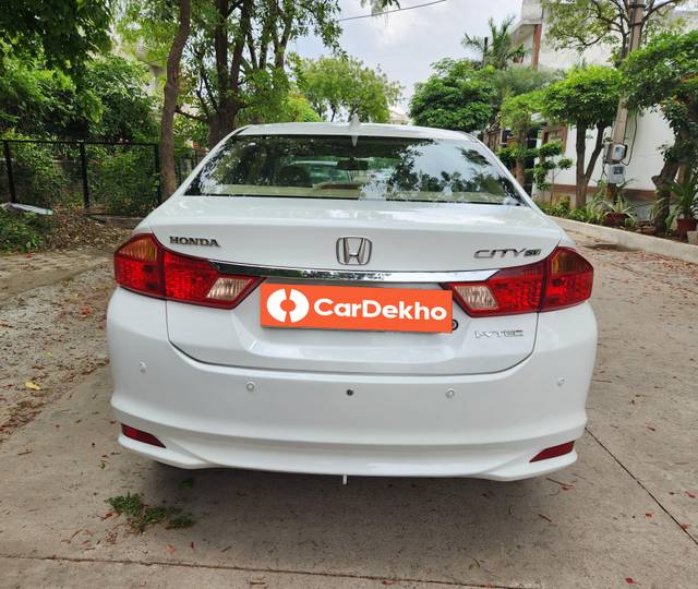 https://images10.gaadi.com/usedcar_image/3441485/original/used_car_2766062_1683361209_009750a3-1f04-447b-baad-bdf513afa6c0.jpg?imwidth=6401