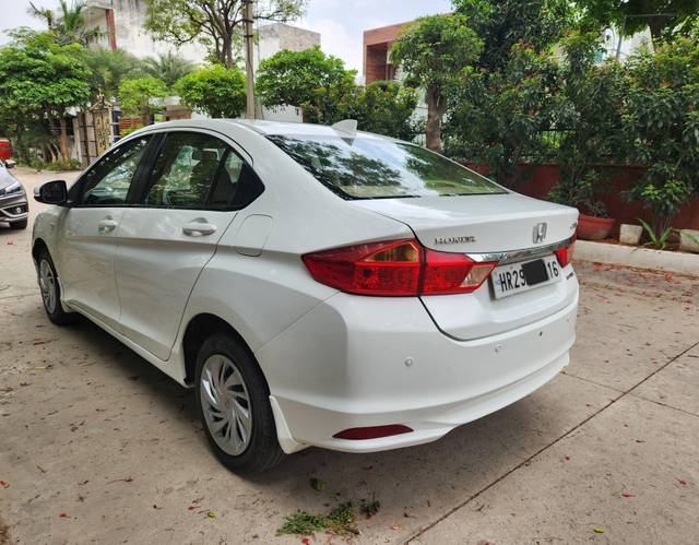 https://images10.gaadi.com/usedcar_image/3441485/original/used_car_2766062_1683361221_009750a3-1f04-447b-baad-bdf513afa6c0.jpg?imwidth=6402