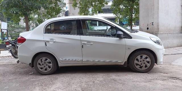 https://images10.gaadi.com/usedcar_image/3442078/original/1d1e8ec0-2b2c-45d5-9e10-2dbc52397dc4-VCC_IMG_1683285440150_1732824_97_1683285693_64177ee9-d4a3-4319-a43a-bc20c9a379c3.jpg?imwidth=6401