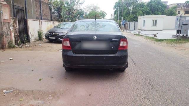 https://images10.gaadi.com/usedcar_image/3442392/original/45d70d8d-5973-417c-a012-488ce9b03f27-VCC_1733117_96_1683367685_70a67b13-fc8f-4890-be20-b6317d71cb8e.jpg?imwidth=6402
