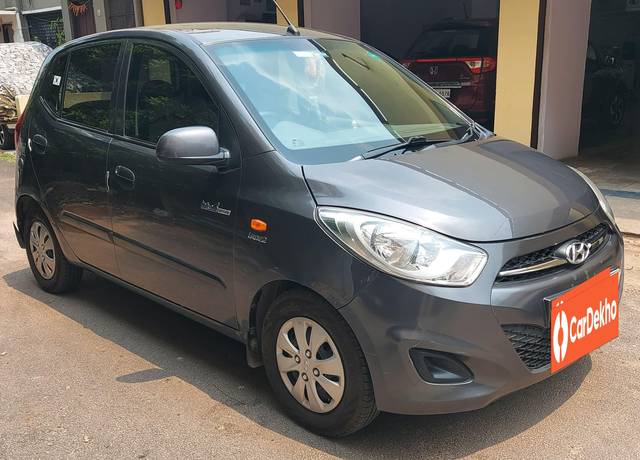 https://images10.gaadi.com/usedcar_image/3442977/original/zz1_crop_img_6459eb4443f1d_1683614532_6ba6863c-9182-4bf8-a9d8-bbdf5c26fa54_7fc49fb6-5d2c-4997-8bb5-ce243c8da27b.jpg?imwidth=6400