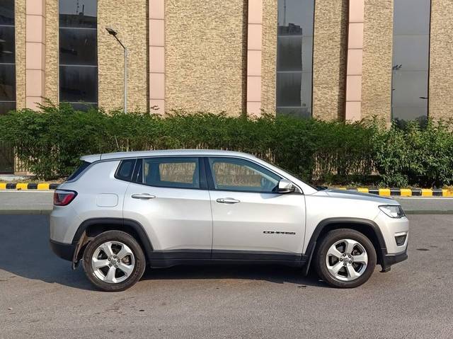 https://images10.gaadi.com/usedcar_image/3443715/original/used_car_2767898_1686121702_0640ef2d-5dd6-4b7b-996a-47c27573d41c.jpg?imwidth=6401