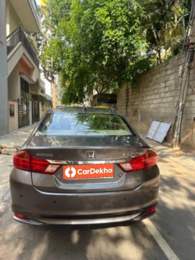 https://images10.gaadi.com/usedcar_image/3445687/original/57b6ea6b-703d-46e7-8d6d-d8e6a6ae203e_37592f7f-1ee0-48d5-9fa7-d67a5c506a08.jpeg?imwidth=6400