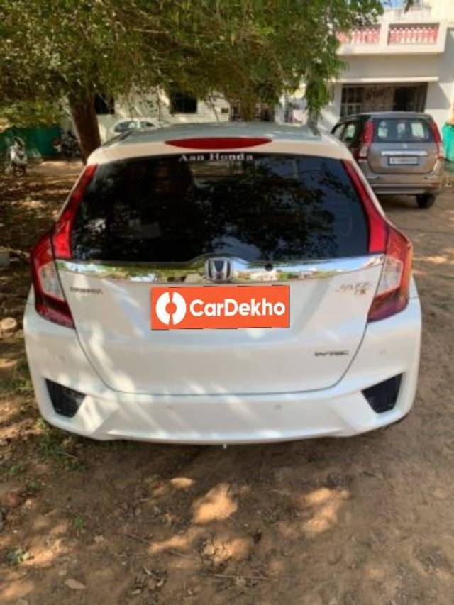 https://images10.gaadi.com/usedcar_image/3445696/original/05911ec1-e942-4028-a377-bdd1e91c8581_cfa33aad-5fb7-48cd-84a8-5a706d636b1b.jpeg?imwidth=6401