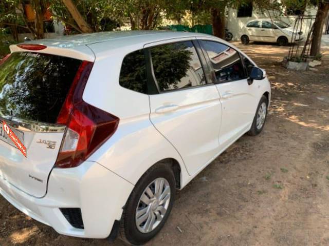 https://images10.gaadi.com/usedcar_image/3445696/original/a1d4cebd-d42e-4200-998f-d6b094fb727e_cfa33aad-5fb7-48cd-84a8-5a706d636b1b.jpeg?imwidth=6400