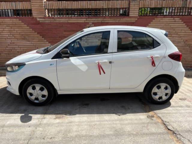 https://images10.gaadi.com/usedcar_image/3446194/original/8e1f4187-9ade-4606-b91f-d3347b485ad5_f6b2282c-e9f6-4a1a-9d8c-1b63f1c8cc51.jpeg?imwidth=6401