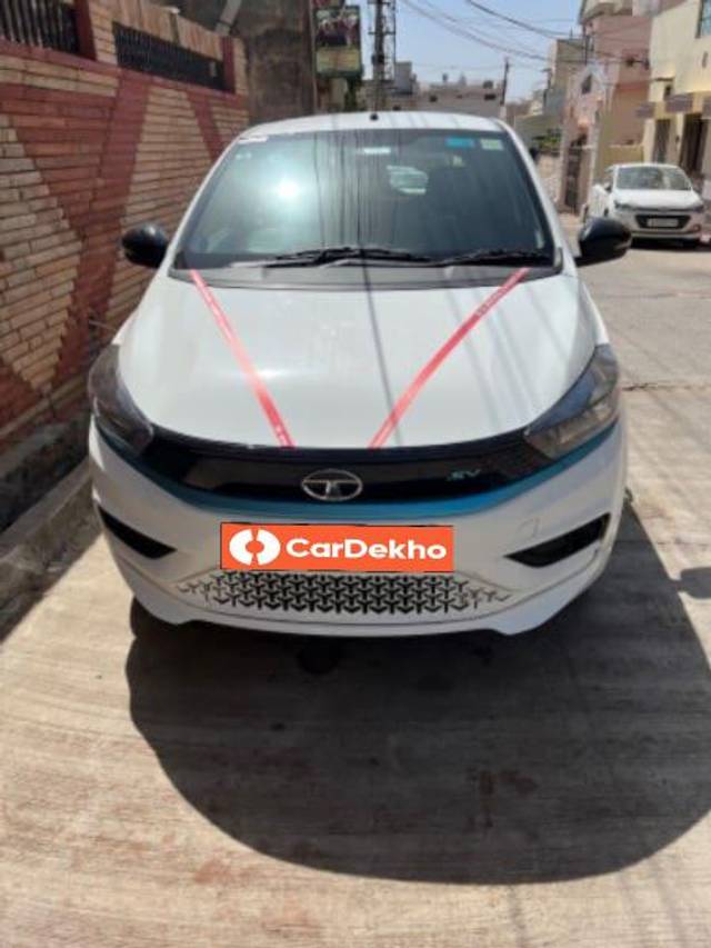 https://images10.gaadi.com/usedcar_image/3446194/original/ff87c4e3-87f5-4d1b-93c2-b3cb27182d2b_f6b2282c-e9f6-4a1a-9d8c-1b63f1c8cc51.jpeg?imwidth=6402