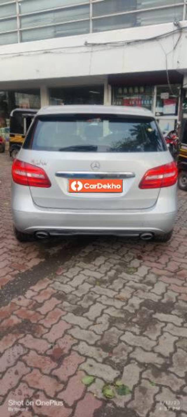 https://images10.gaadi.com/usedcar_image/3446207/original/5360c4e5-a4d9-44e1-bd8c-ed408e2c983e_d5a7c477-cc2b-49bc-b53c-cb7c1846181c.jpeg?imwidth=6401