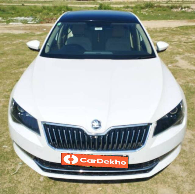 https://images10.gaadi.com/usedcar_image/3446594/original/used_car_2770311_1683969446_1e8680b9-d9d3-4ed5-868d-758e4b816acd.png?imwidth=6401
