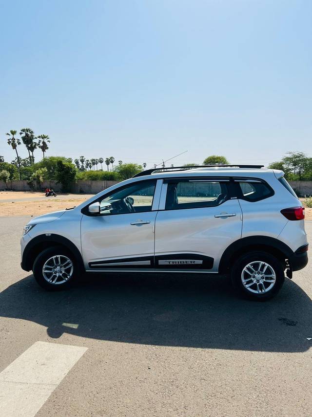 https://images10.gaadi.com/usedcar_image/3446837/original/usedcar_whatsappimage2023_05_13at155543_1__15261683975583_1683975624_71af5a25-45ad-4b31-b214-3407d5a41c8c_e493e02d-3e16-4c4a-8a0e-ad4f105f1502.jpeg?imwidth=6401
