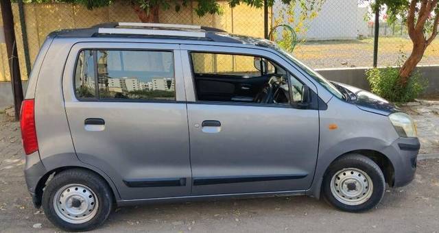 https://images10.gaadi.com/usedcar_image/3447377/original/e9779298-a8c8-4a67-8400-2f60abd57694-VCC_IMG_1683456347591_1733589_97_1683456617_66282240-ad58-4e3c-bf09-4179234ffcf8.jpg?imwidth=6401