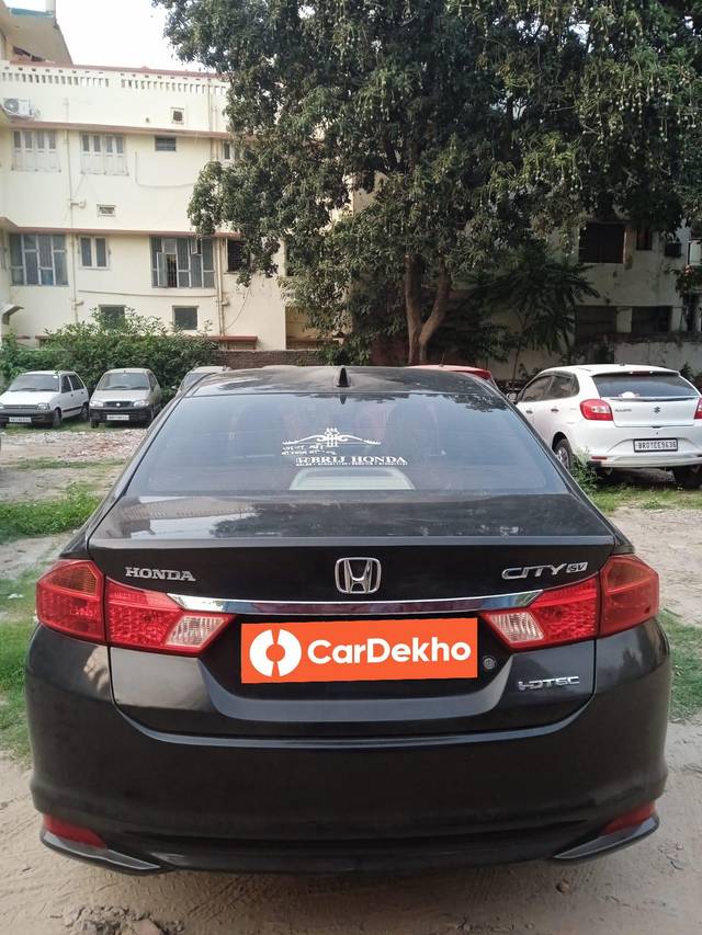 https://images10.gaadi.com/usedcar_image/3447598/original/used_car_2771082_1684131906_ef7678d7-c278-48e8-9dd0-bfd4a1f78200.jpg?imwidth=6402
