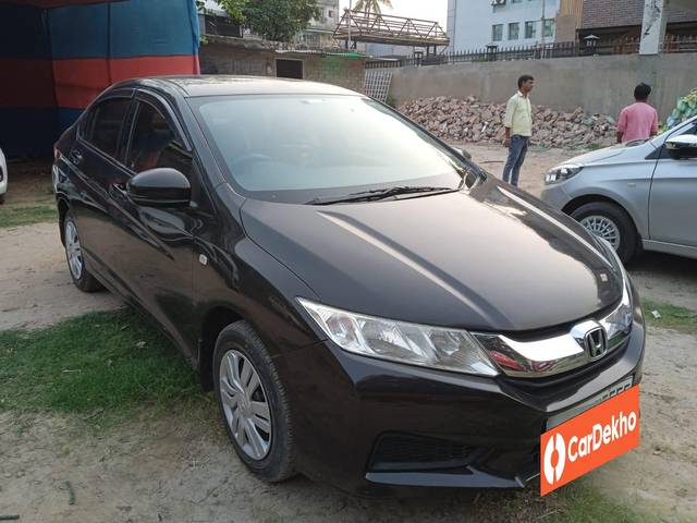 https://images10.gaadi.com/usedcar_image/3447598/original/used_car_2771082_1684131912_ef7678d7-c278-48e8-9dd0-bfd4a1f78200.jpg?imwidth=6400