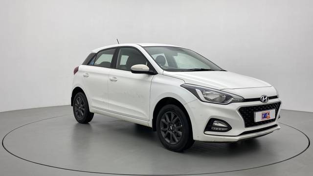 https://images10.gaadi.com/usedcar_image/3448317/original/c78a5b5f-1325-4fc5-aa0f-caec3aedc599__42.jpg?imwidth=6400