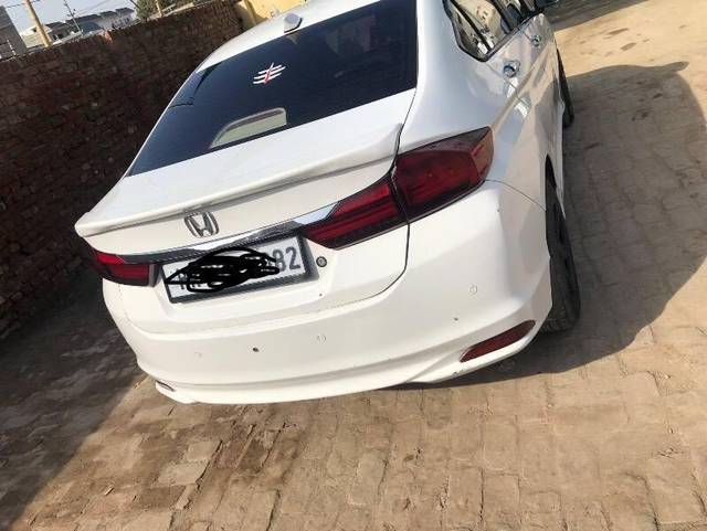 https://images10.gaadi.com/usedcar_image/3448516/original/a3f8158f-8f7d-4bf9-91a1-68d74a41dad8_95c1acaa-5d72-4bab-a223-3bc2745d0a9e.jpeg?imwidth=6401
