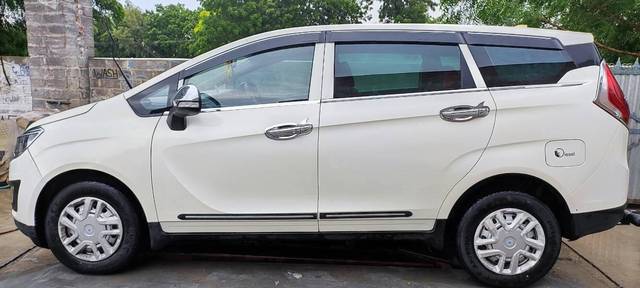 https://images10.gaadi.com/usedcar_image/3449053/original/2591438f-5b57-4909-ab95-9cf412ea3abc_fc4fdb95-c8f9-43e6-ac1f-2a5e439f0b73.jpg?imwidth=6401