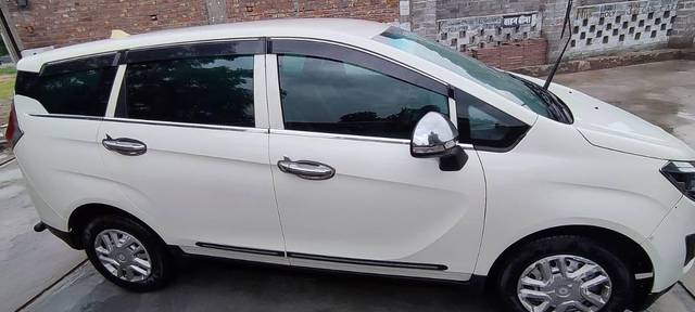 https://images10.gaadi.com/usedcar_image/3449053/original/56c0e7ea-779c-4659-977c-6d7b5cc520ea_fc4fdb95-c8f9-43e6-ac1f-2a5e439f0b73.jpg?imwidth=6400