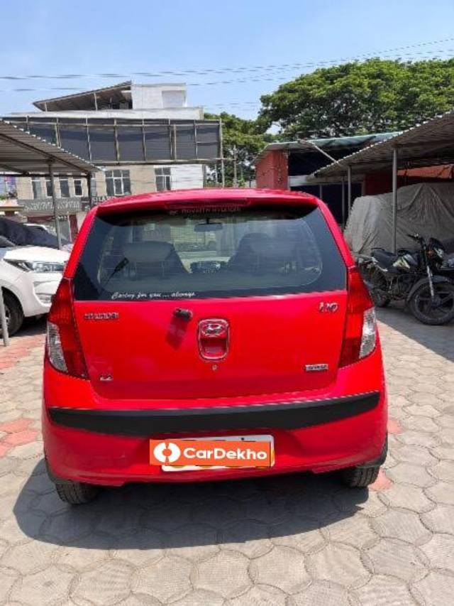 https://images10.gaadi.com/usedcar_image/3449085/original/6d8489b8-bcbd-4b05-af2a-f42bb5014638_392b53b0-d244-4110-b96d-e63cc30ad064.jpeg?imwidth=6401