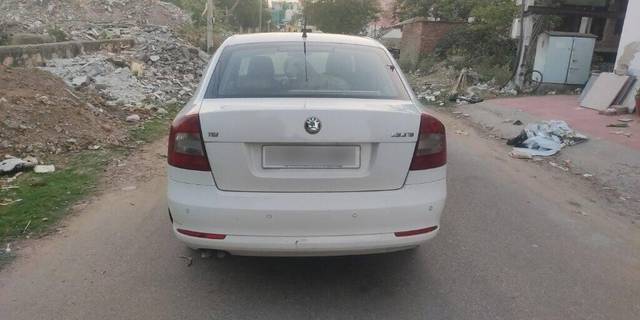https://images10.gaadi.com/usedcar_image/3449187/original/39cbc578-cadc-46b6-898f-e9e571344f25-VCC_1734281_96_1683640444_d200a416-231a-4081-b403-3ff805f09fe7_4d57229f-8908-4a58-8072-6f618375cb5e.jpg?imwidth=6402
