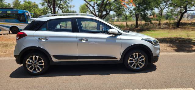 https://images10.gaadi.com/usedcar_image/3449486/original/used_car_2772719_1684308972_e086fce9-234d-4f6f-8197-8db8babaf276.jpg?imwidth=6401