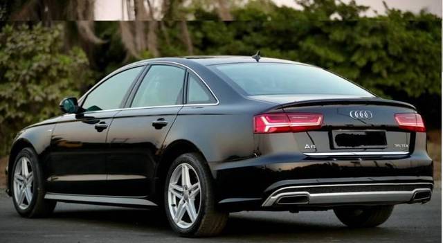 https://images10.gaadi.com/usedcar_image/3449568/original/5fd49ce4-f969-42b8-957a-56fd33434118_357e6a38-952e-4bcd-a0b2-2b5588dc4cdd.jpeg?imwidth=6402
