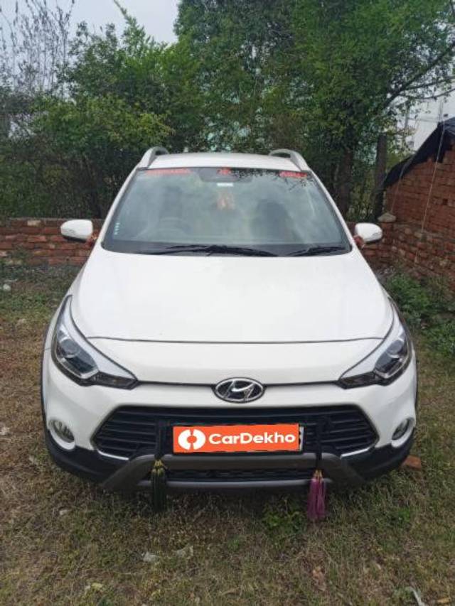 https://images10.gaadi.com/usedcar_image/3450331/original/83a1d562-9470-475d-9480-d79f95e95234_51a9e3ef-221e-466a-aebb-8d1a9dae4c4d.jpg?imwidth=6401