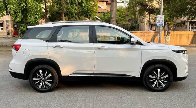 https://images10.gaadi.com/usedcar_image/3451073/original/used_car_2774142_1684406313_f14698ff-a2ad-47f3-ae11-063320e65b6c.jpg?imwidth=6401