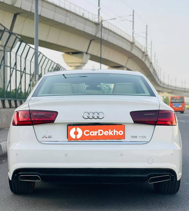 https://images10.gaadi.com/usedcar_image/3451216/original/used_car_2774272_1684412626_19213685-8272-4d37-a550-12f8401cd6bc.jpg?imwidth=6402
