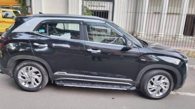 https://images10.gaadi.com/usedcar_image/3451303/original/used_car_2774352_1684416739_f5dc1d3b-752e-4083-81a8-dd996882cc0f.jpg?imwidth=6401