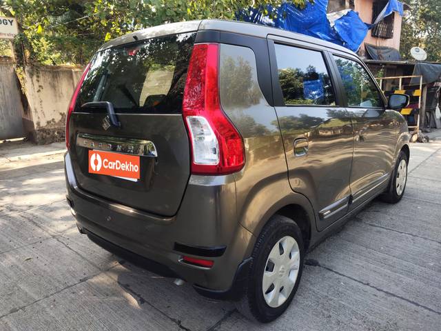 https://images10.gaadi.com/usedcar_image/3451307/original/used_car_2774355_1684417102_a498dd8e-adf8-4629-b6f0-528dca637ba3.jpg?imwidth=6402