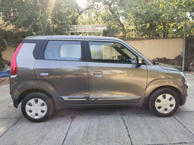 https://images10.gaadi.com/usedcar_image/3451307/original/used_car_2774355_1684417107_a498dd8e-adf8-4629-b6f0-528dca637ba3.jpg?imwidth=6401