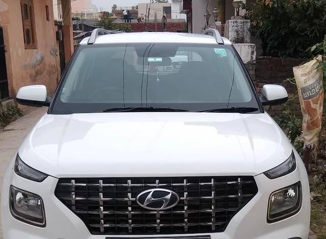 https://images10.gaadi.com/usedcar_image/3451371/original/c64cfe17-ce86-462e-9b28-f4cf3bad568a_a340c849-5a01-48b0-a89a-dc34c617ae6a.jpeg?imwidth=6402