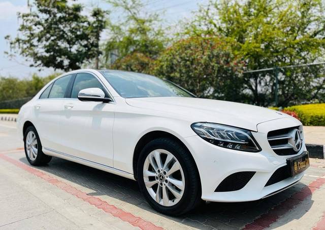 https://images10.gaadi.com/usedcar_image/3452044/original/used_car_2774939_1684519820_299be6c0-457e-4a0e-834c-bd00584c96be.jpg?imwidth=6400