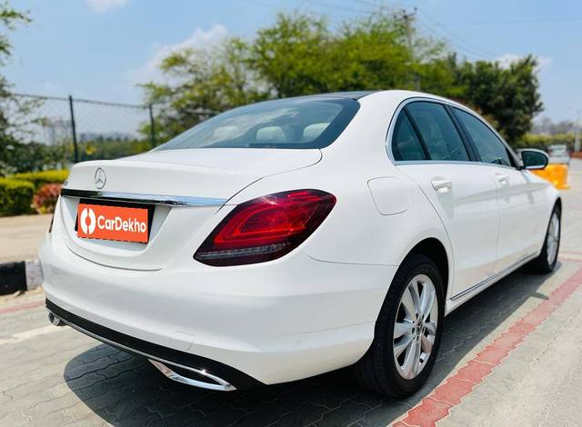 https://images10.gaadi.com/usedcar_image/3452044/original/used_car_2774939_1684519857_299be6c0-457e-4a0e-834c-bd00584c96be.jpg?imwidth=6401