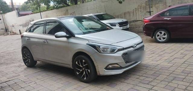 https://images10.gaadi.com/usedcar_image/3452070/original/61c5db1d-7797-446e-b663-4bdf20fee541-VCC_1736285_116_1684155758_b0f7e42c-09dd-4597-8b86-565e56c14bd9_2f045a4e-7f52-429e-860b-1ae52b2685fa.jpg?imwidth=6400