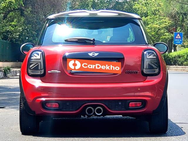 https://images10.gaadi.com/usedcar_image/3452308/original/used_car_2775146_1684569486_44e01765-e3e4-46c4-97b2-b6d36e71318a.jpg?imwidth=6402
