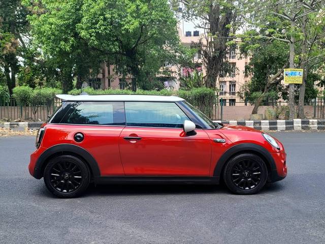 https://images10.gaadi.com/usedcar_image/3452308/original/used_car_2775146_1684569546_44e01765-e3e4-46c4-97b2-b6d36e71318a.jpg?imwidth=6401