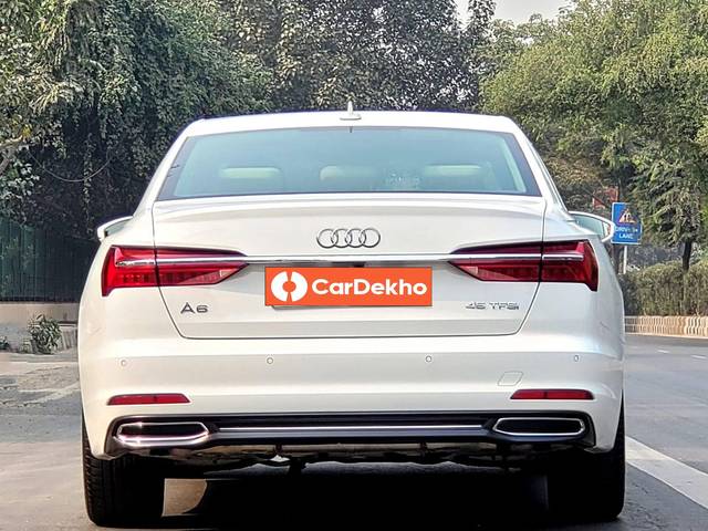 https://images10.gaadi.com/usedcar_image/3452398/original/used_car_2775230_1684570939_6436b933-74ea-4a22-bc8c-ea729db0a320.jpg?imwidth=6402